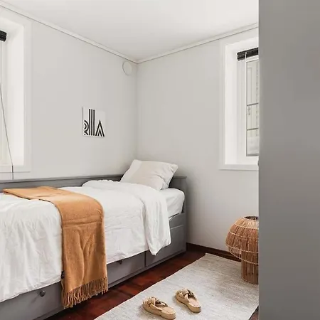Bright And Cozy 2-bedroom Appartement *