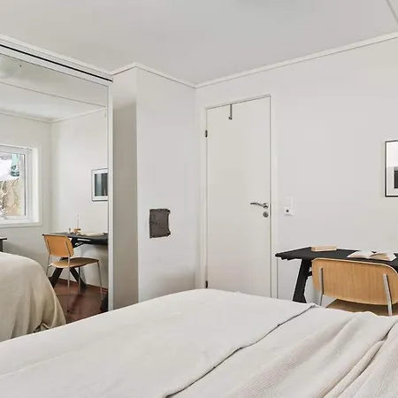 Bright And Cozy 2-bedroom Апартаменти