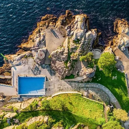 Bright And Cozy 2-bedroom Берген