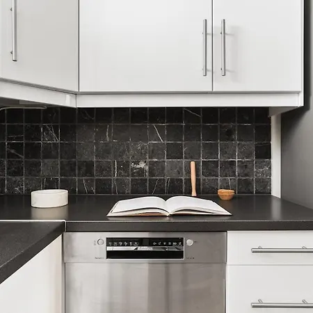 Bright And Cozy 2-bedroom *